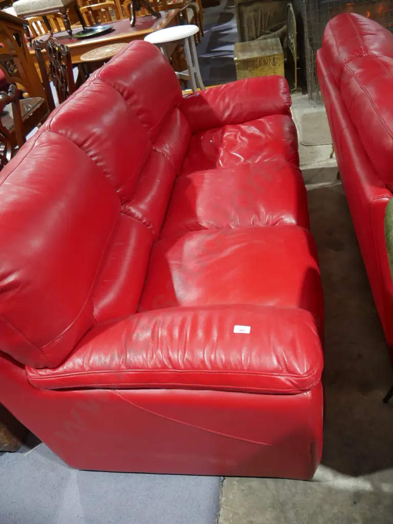 3-seater red leather couch Image 1++