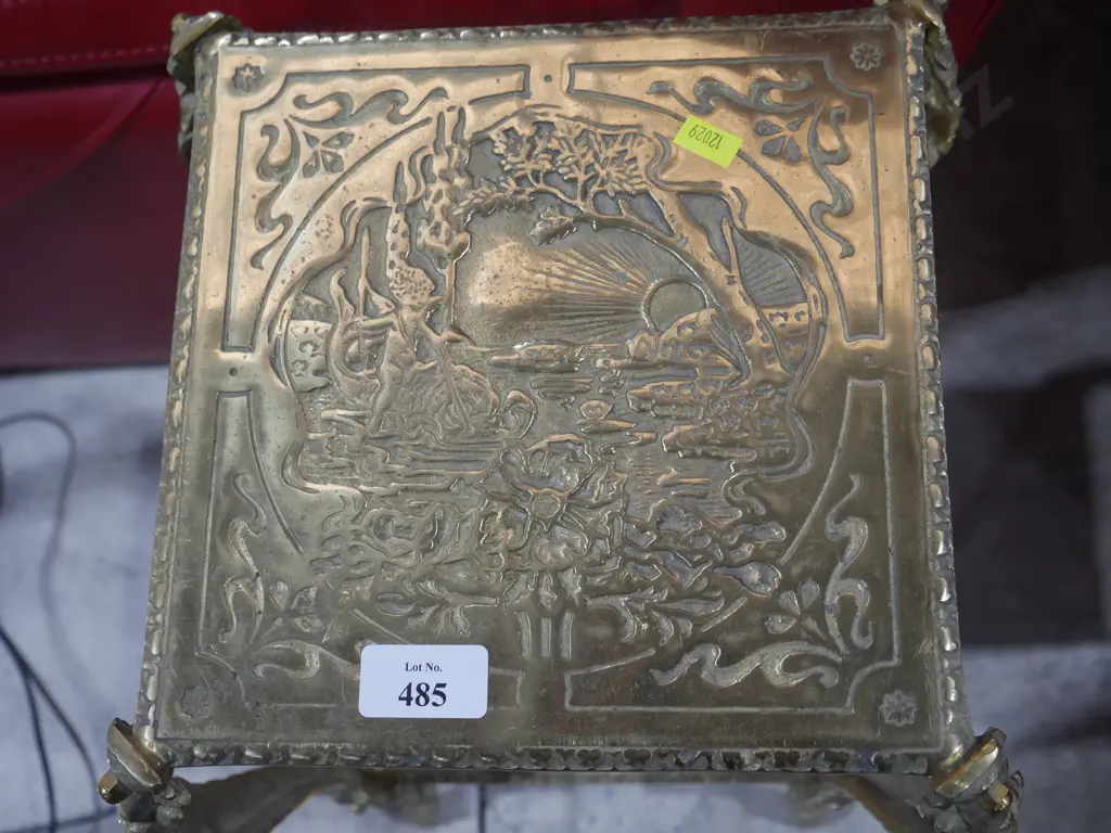 2 tier brass plant stand Image 1++
