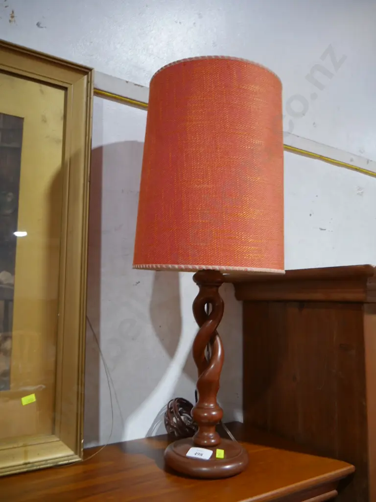 Wood base table lamp Image 1++