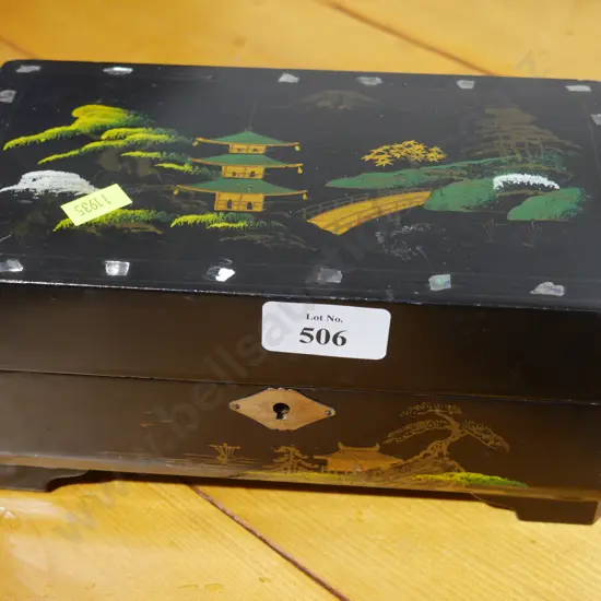 Oriental jewellery box