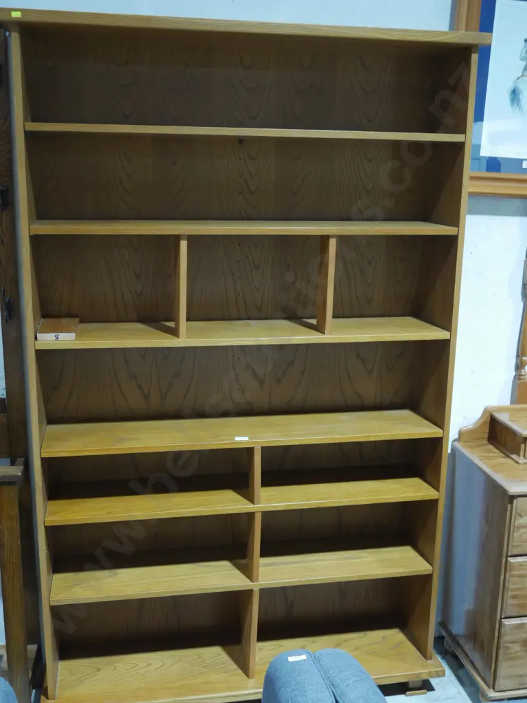Large bookcase Image 1++
