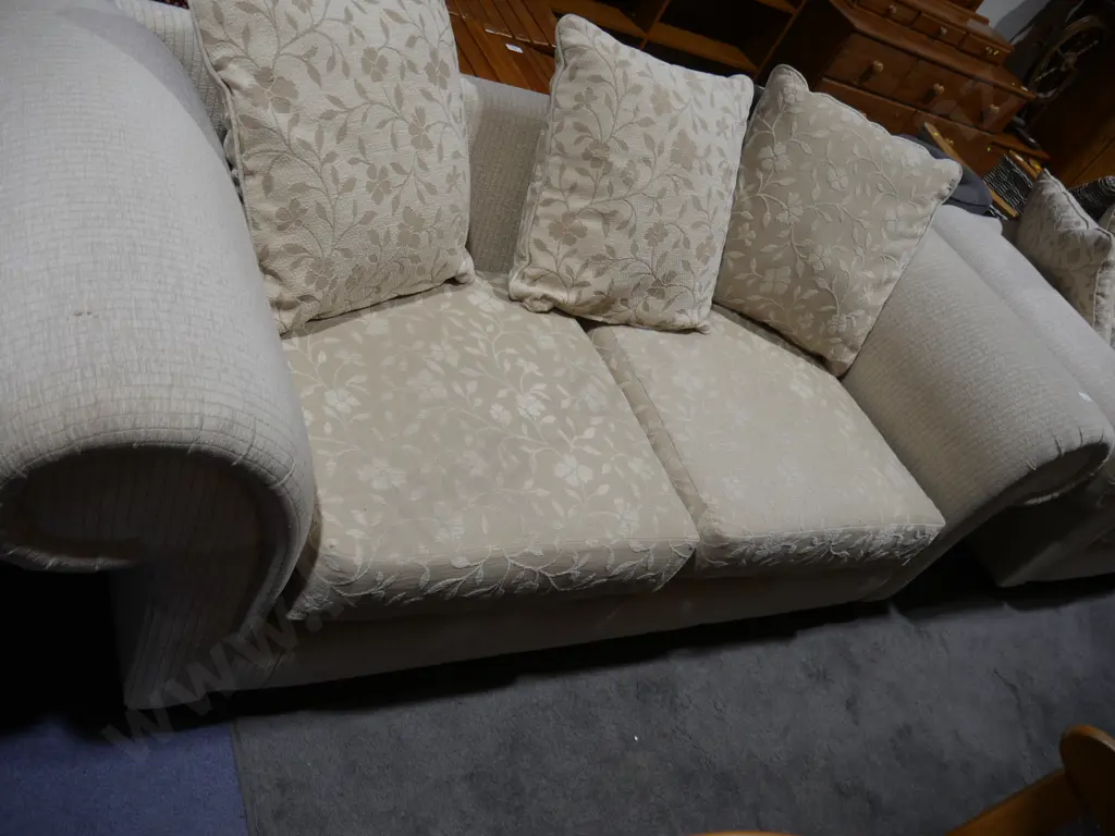 3 piece lounge suite Image 1++