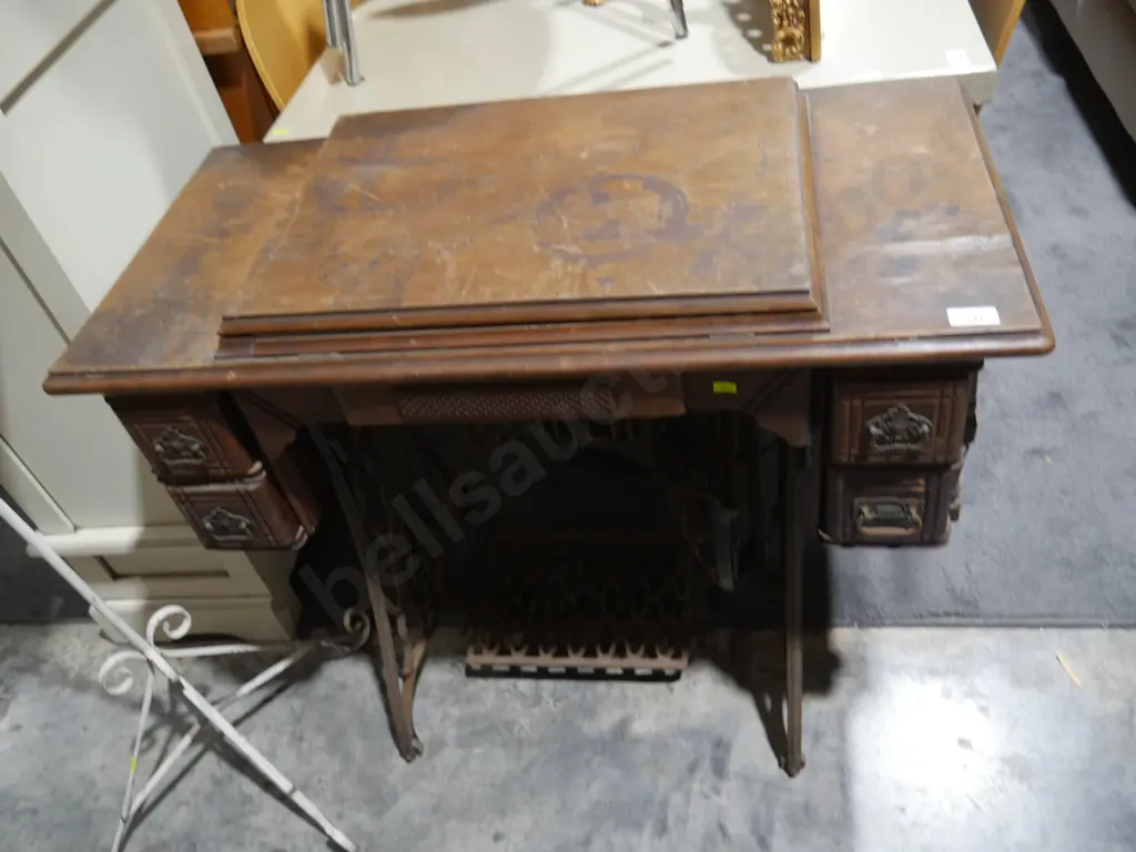 Singer treadle sewing machine Image 1++