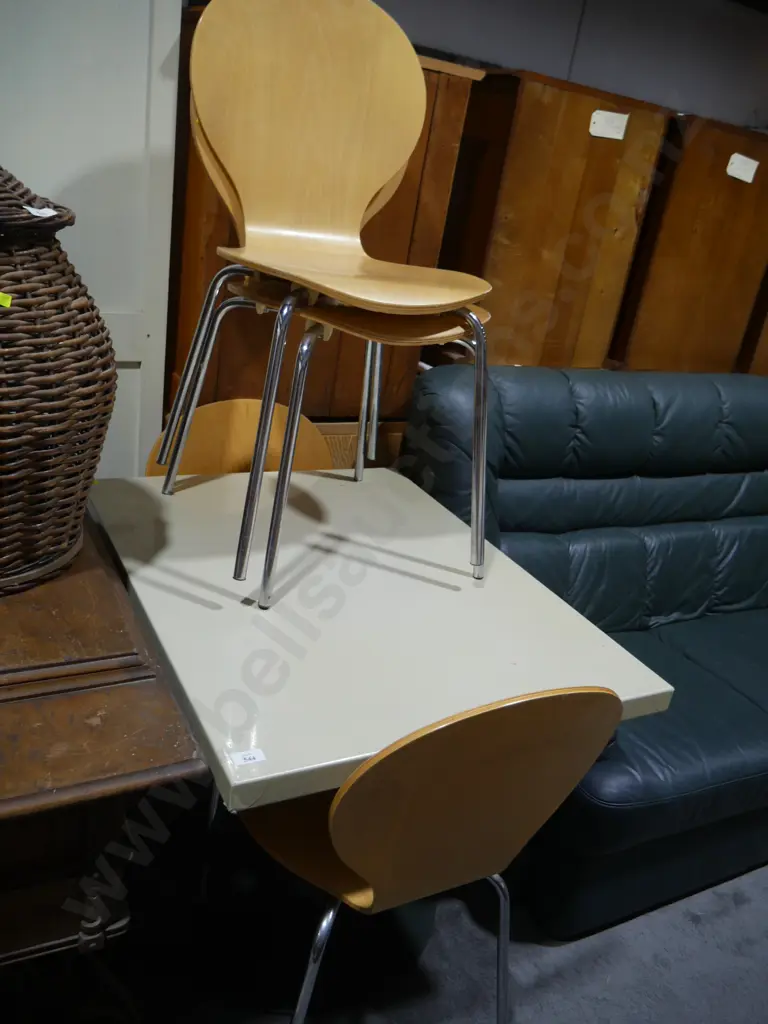 Table and 4 chairs Image 1++