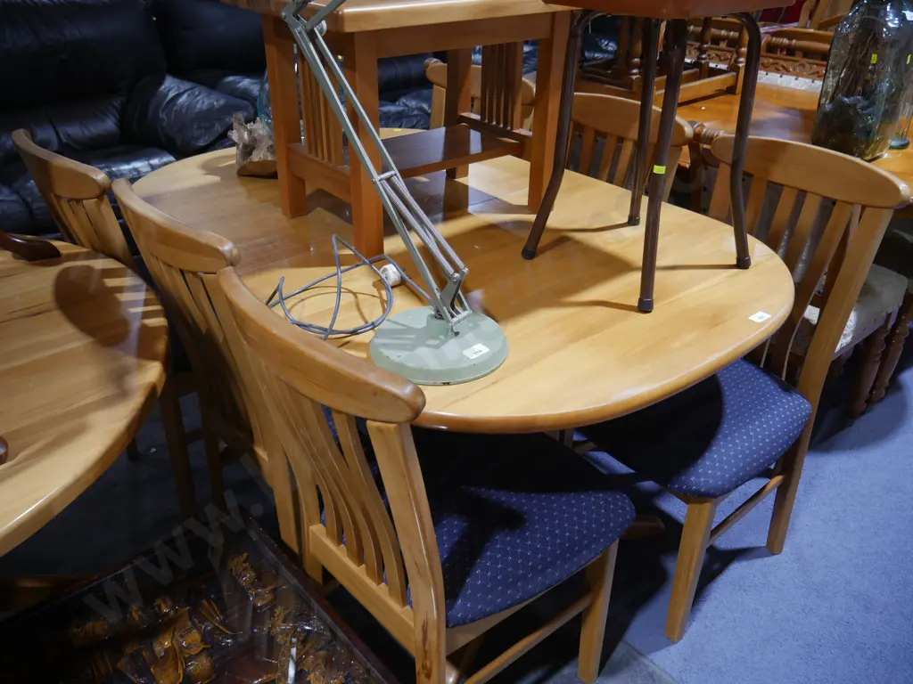 Dining table and 6 chairs Image 1++