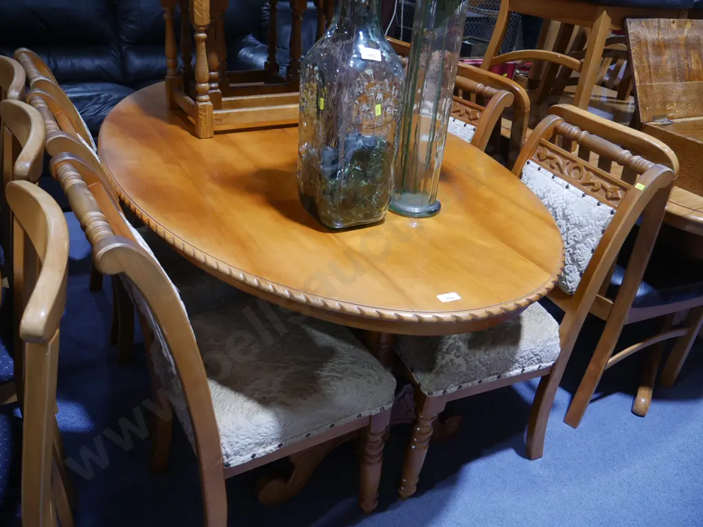 Oval dining table and 6 chairs Image 1++
