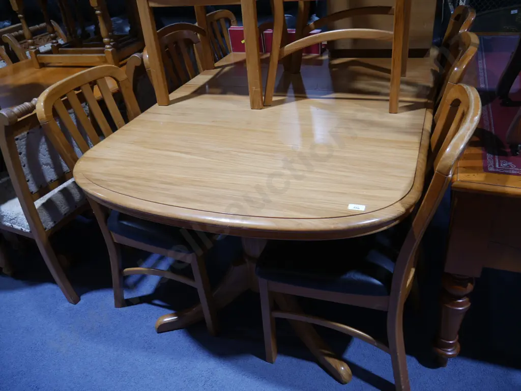 Dining table and 8 chairs Image 1++