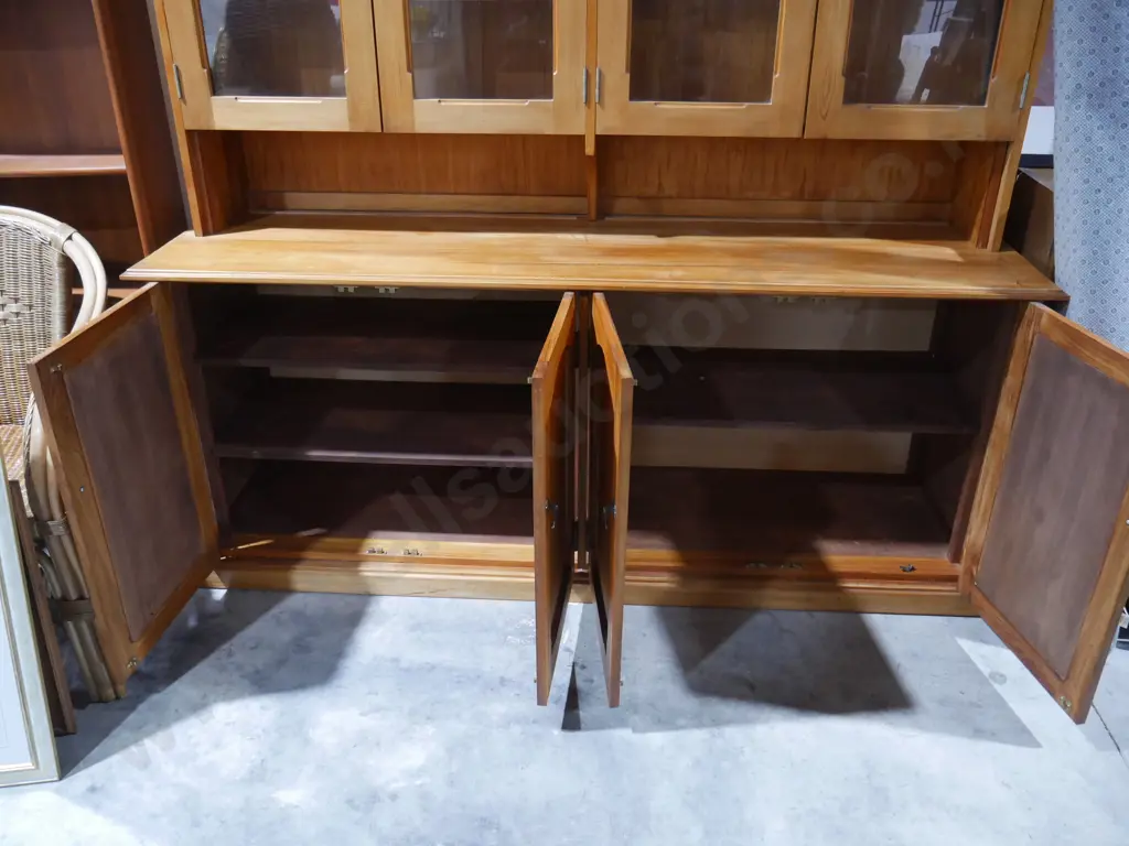 Large display cabinet Image 1++