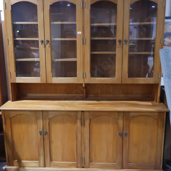 Large display cabinet