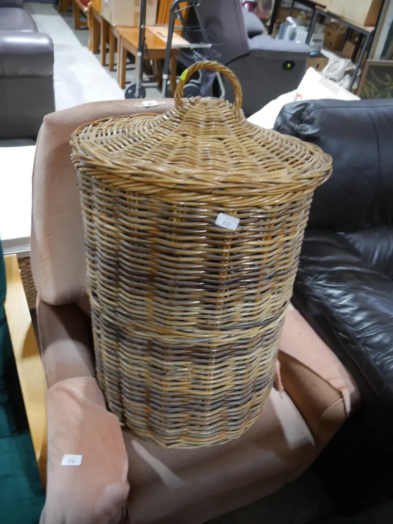 Large cane lidded basket Image 1++