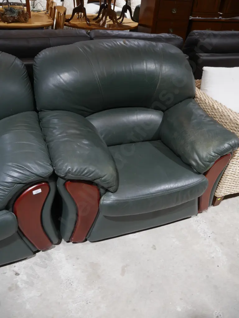 3 piece green lounge suite Image 1++