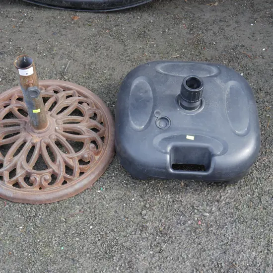 2 umbrella stands