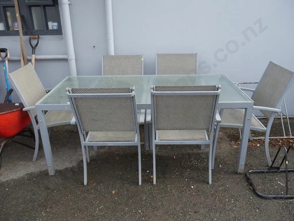 Outdoor table and six chairs Image 1++