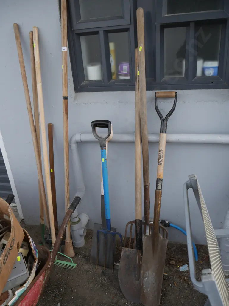 Spade, rake etc Image 1++