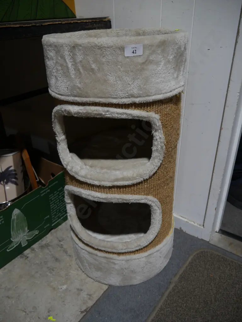 Cat scratching barrel Image 1++