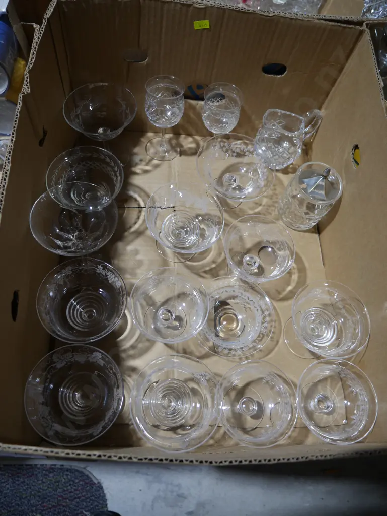 Assorted glassware Image 1++