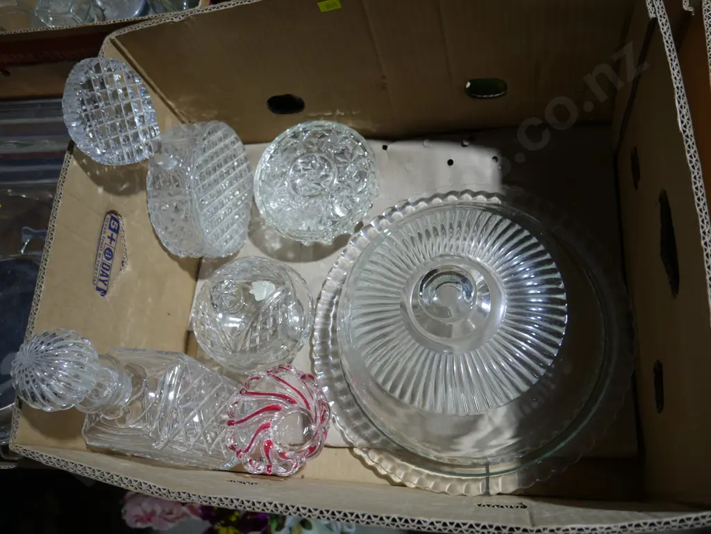 Assorted glass and crystal Image 1++