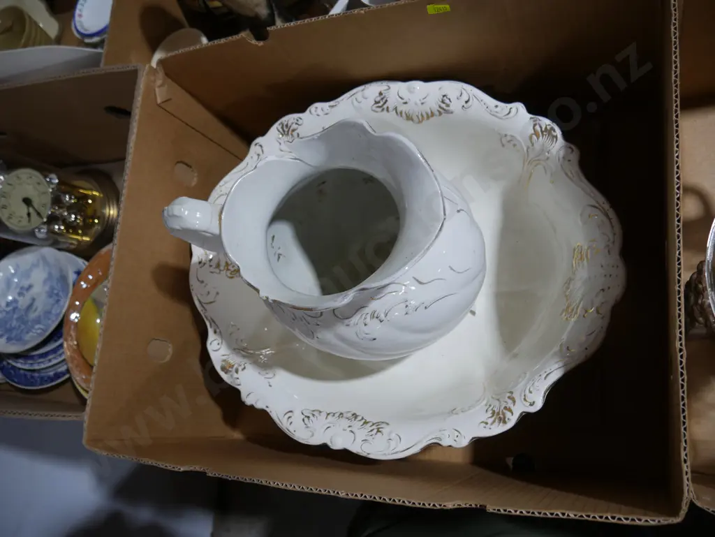 Large jug and bowl Image 1++