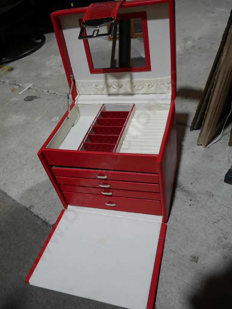Jewellery box Image 1++