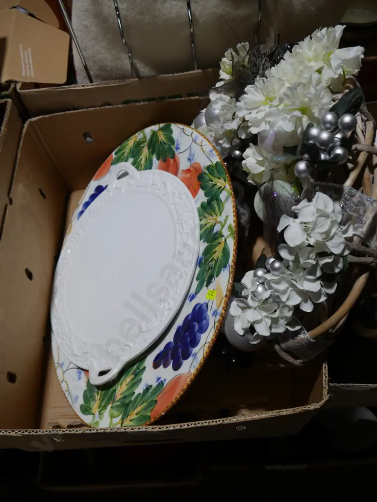 Serving platters and wreath Image 1++