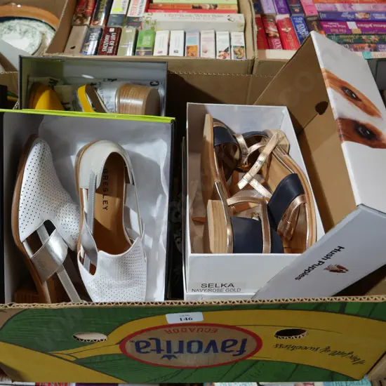 Assorted shoes