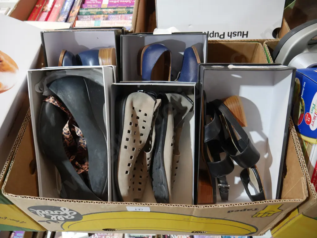 Assorted shoes Image 1++