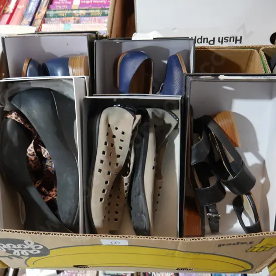 Assorted shoes
