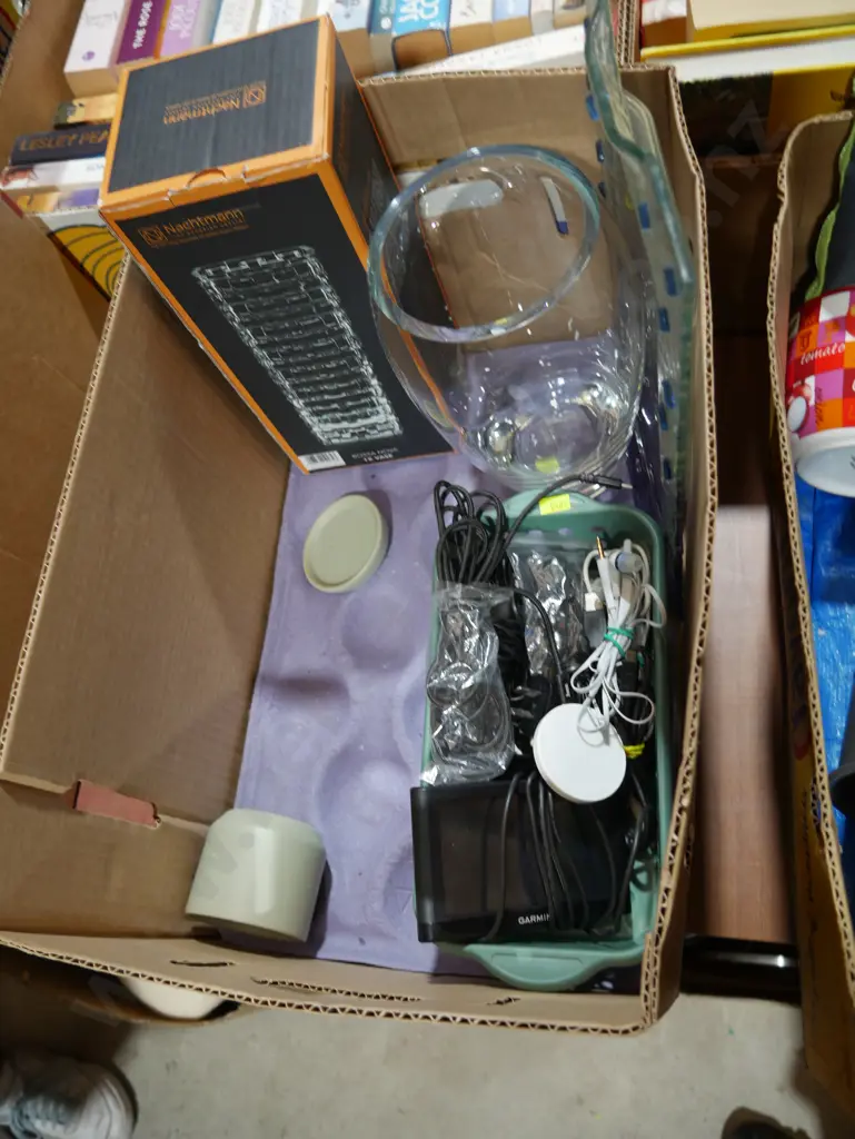 Assorted cables, vase etc Image 1++