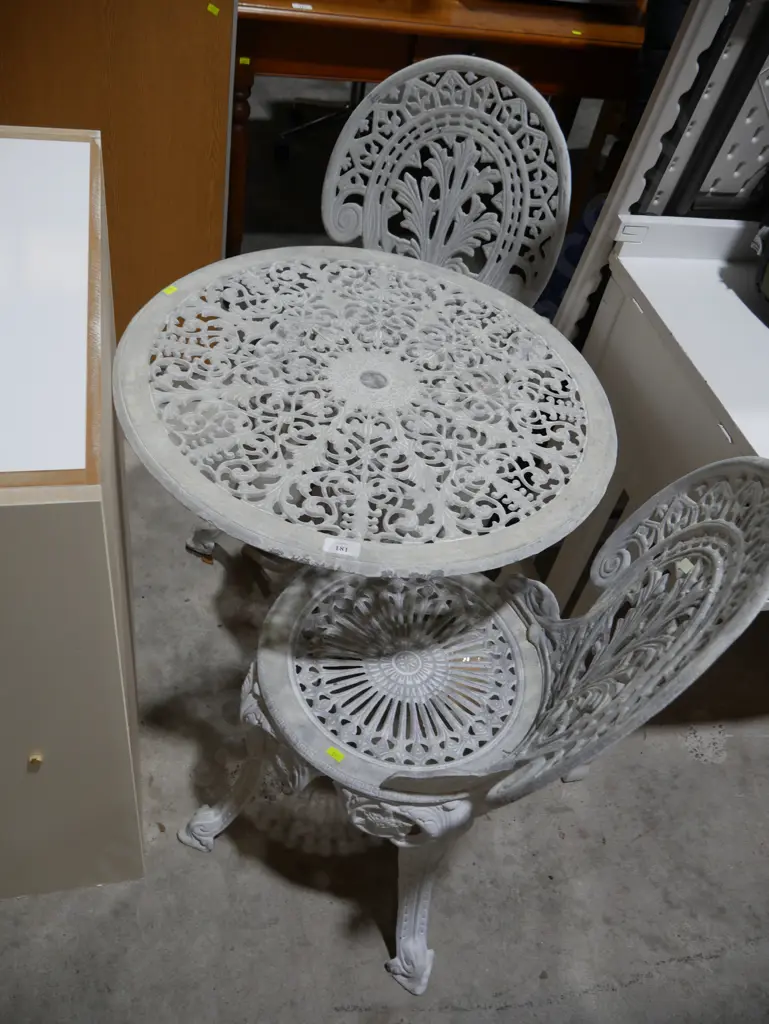 Aluminium table and chairs Image 1++
