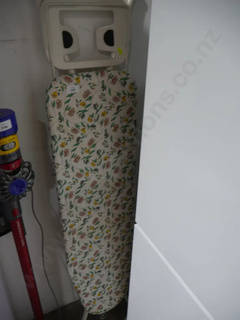 Ironing board Image 1++