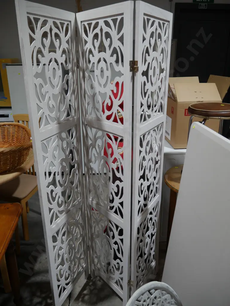 3 fold screen Image 1++