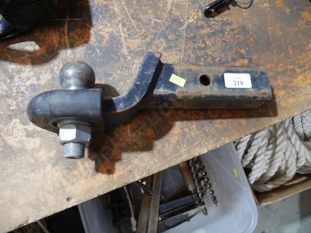 Tow ball Image 1++
