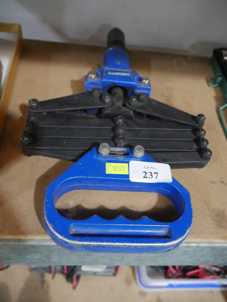 Pop rivet gun Image 1++