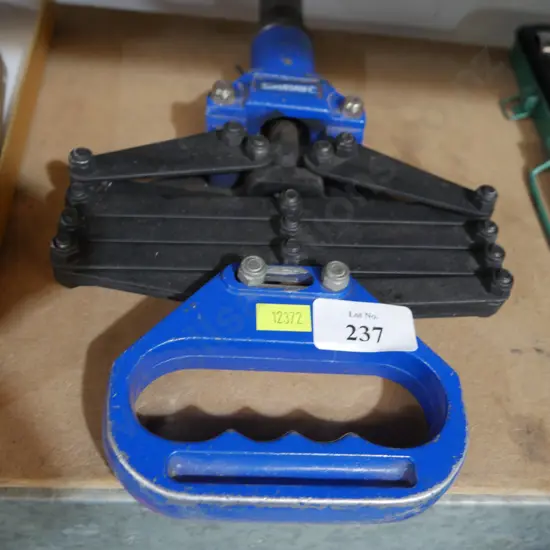 Pop rivet gun