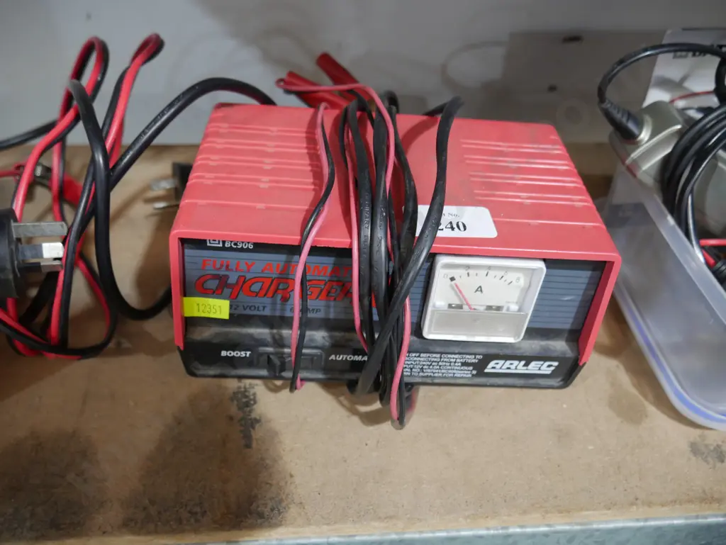 Battery charger Image 1++