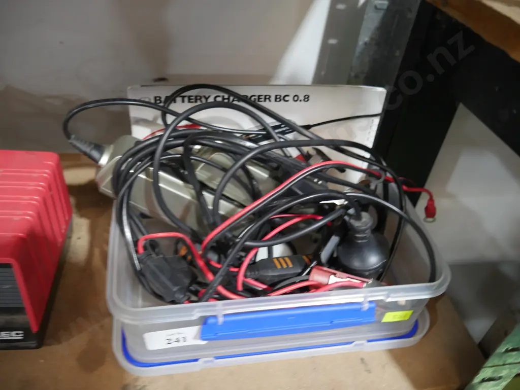Battery charger Image 1++