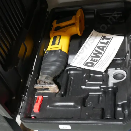 DeWalt reciprocating saw - skin only