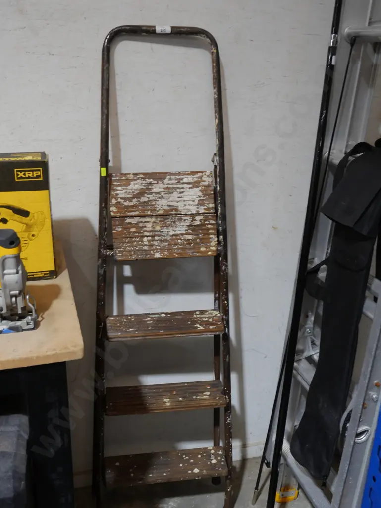 Step ladder Image 1++