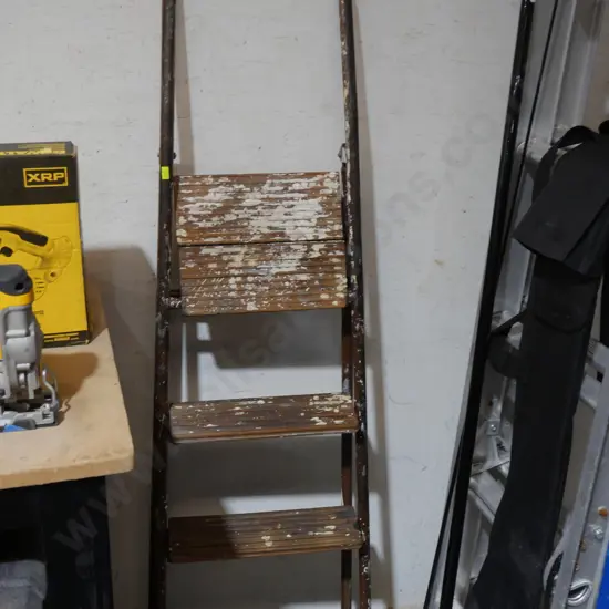 Step ladder