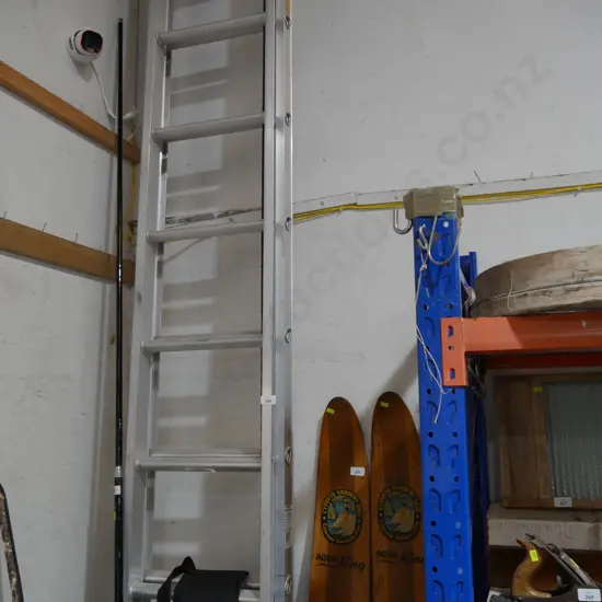 Large aluminium extension ladder