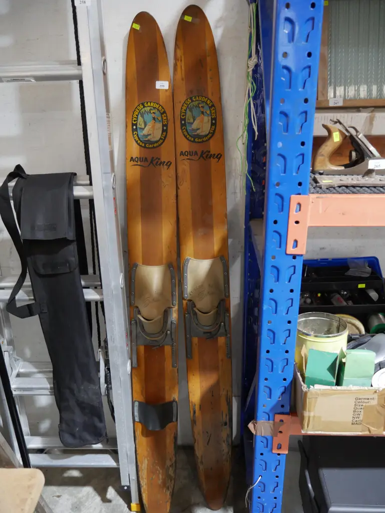 Wooden water skis Image 1++