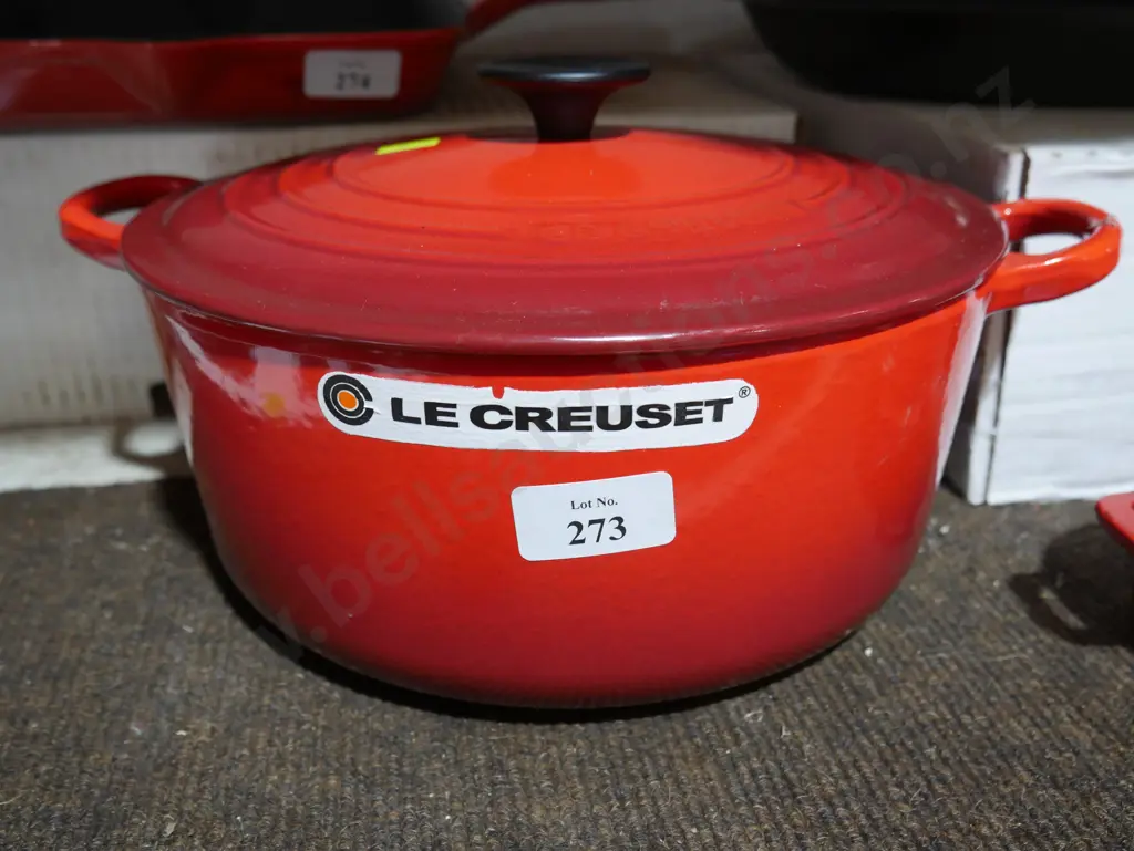 Le creuset cast iron pot Image 1++