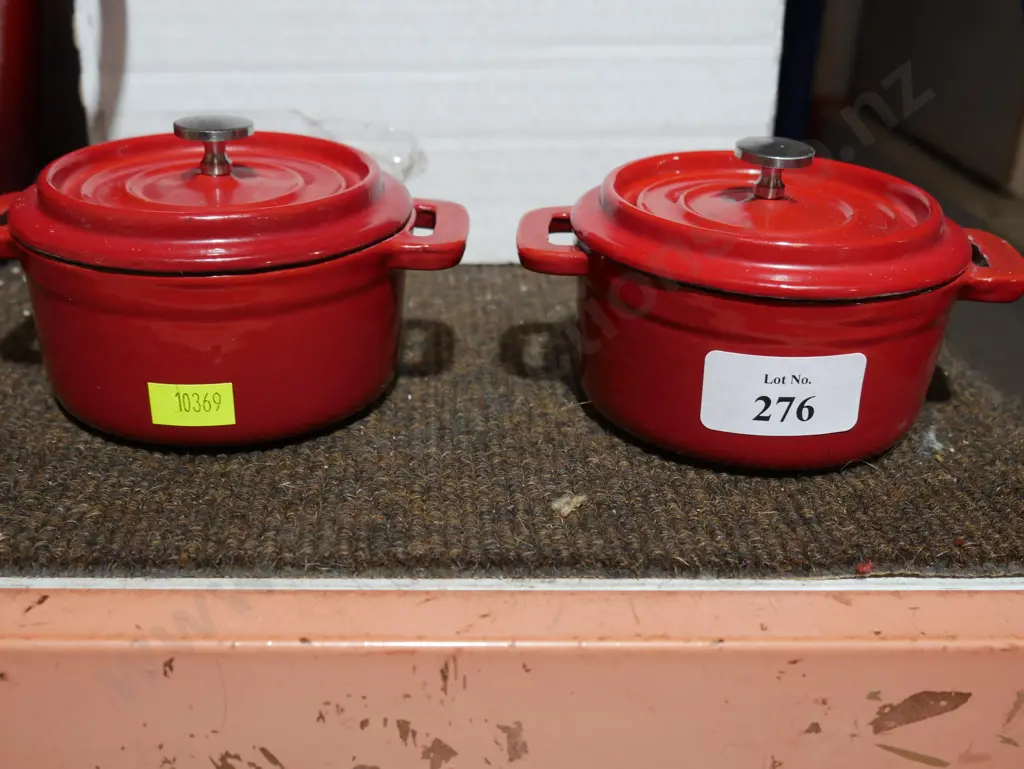 Two small pots Image 1++
