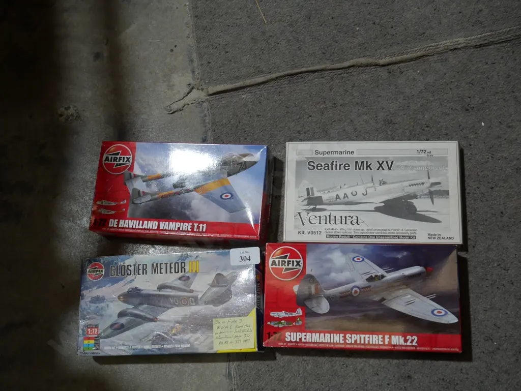 4 kitset model planes Image 1++