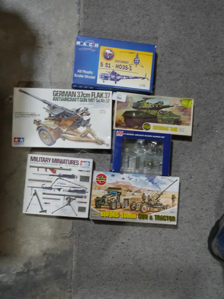 Assorted kitset models etc Image 1++