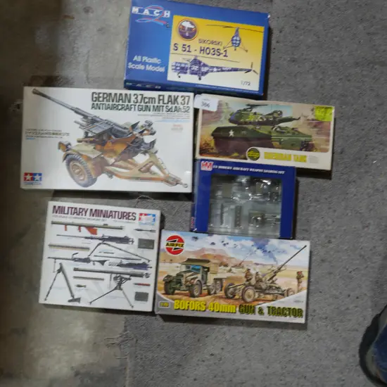 Assorted kitset models etc