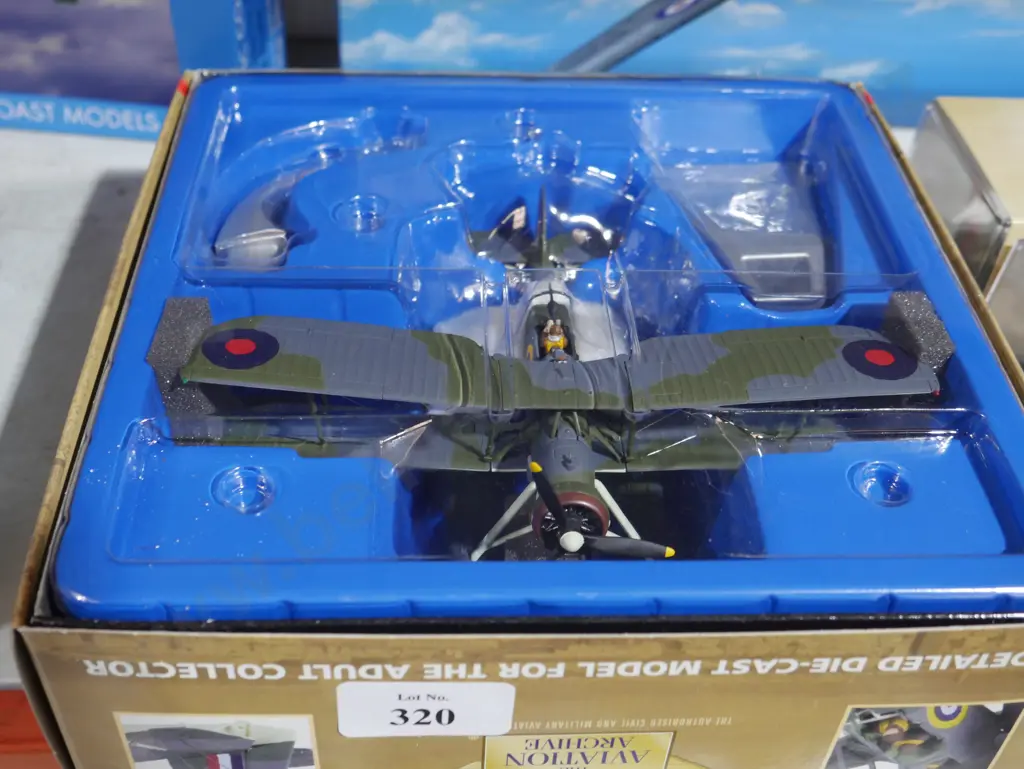 Model World War II aircraft Image 1++