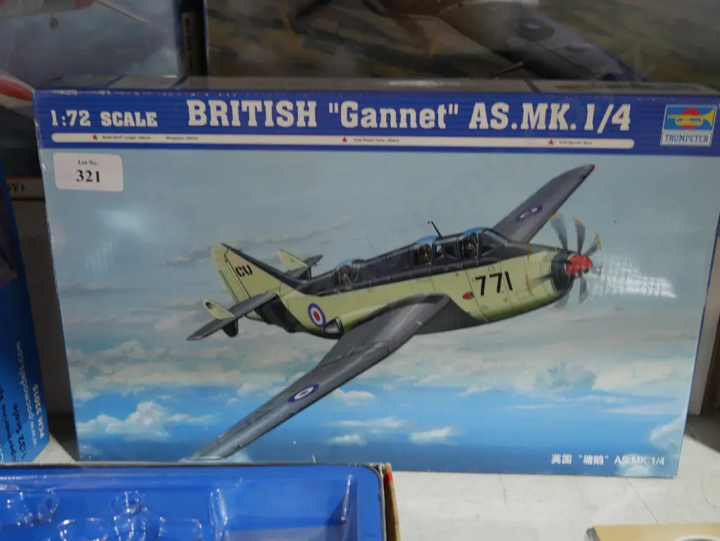Model British Gannet Image 1++