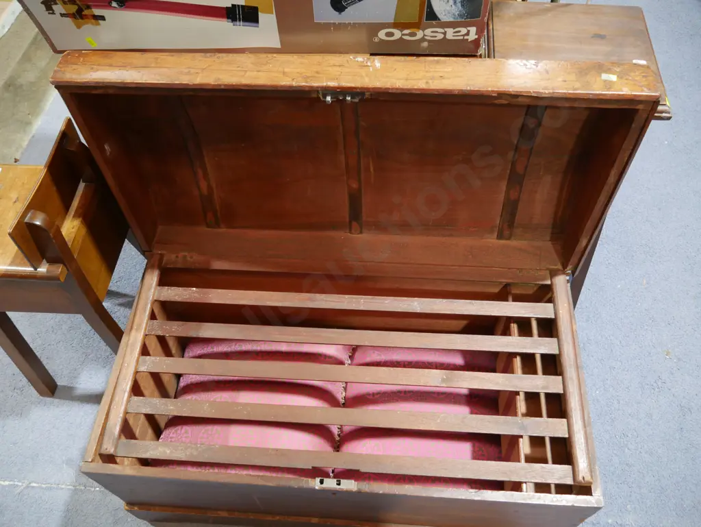 Wooden trunk Image 1++