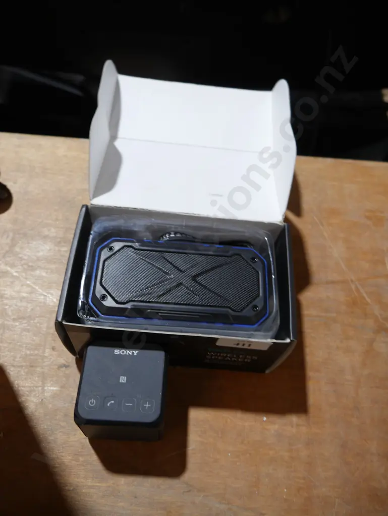 2 wireless speakers Image 1++